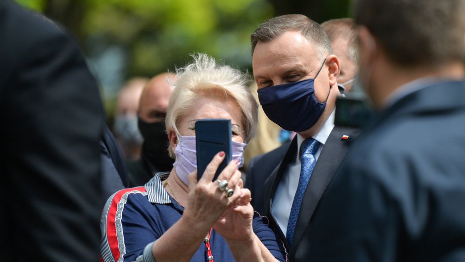 Bon turystyczny 1000 zł na wakacje tematem kampanii wyborczej. Andrzej Duda motywuje rząd PiS