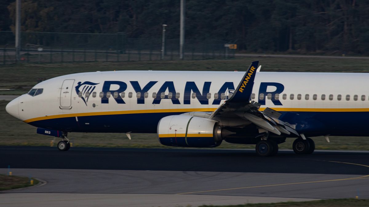 A Ryanair Boeing 737-800 aircraft as seen on final approach flying, touching down and taxiing in Eindhoven EIN EHEH Airport in the Netherlands. The narrow body airplane has the registration SP-RKQ and belongs to Buzz Airline,  a Polish carrier headquartered in Warsaw. Formerly called Ryanair Sun a subsidiary of the Irish low cost budget airline company Ryanair. The flights and passenger traffic in Eindhoven is reduced because of the Covid-19 Coronavirus pandemic and the lockdowns applied in multiple European Countries. Eindhoven, Netherlands on November 8, 2020 (Photo by Nicolas Economou/NurPhoto via Getty Images)