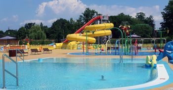 Letnie baseny miejskie ze zniżką. AquaFun dołącza do Legnickiej Karty Miejskiej