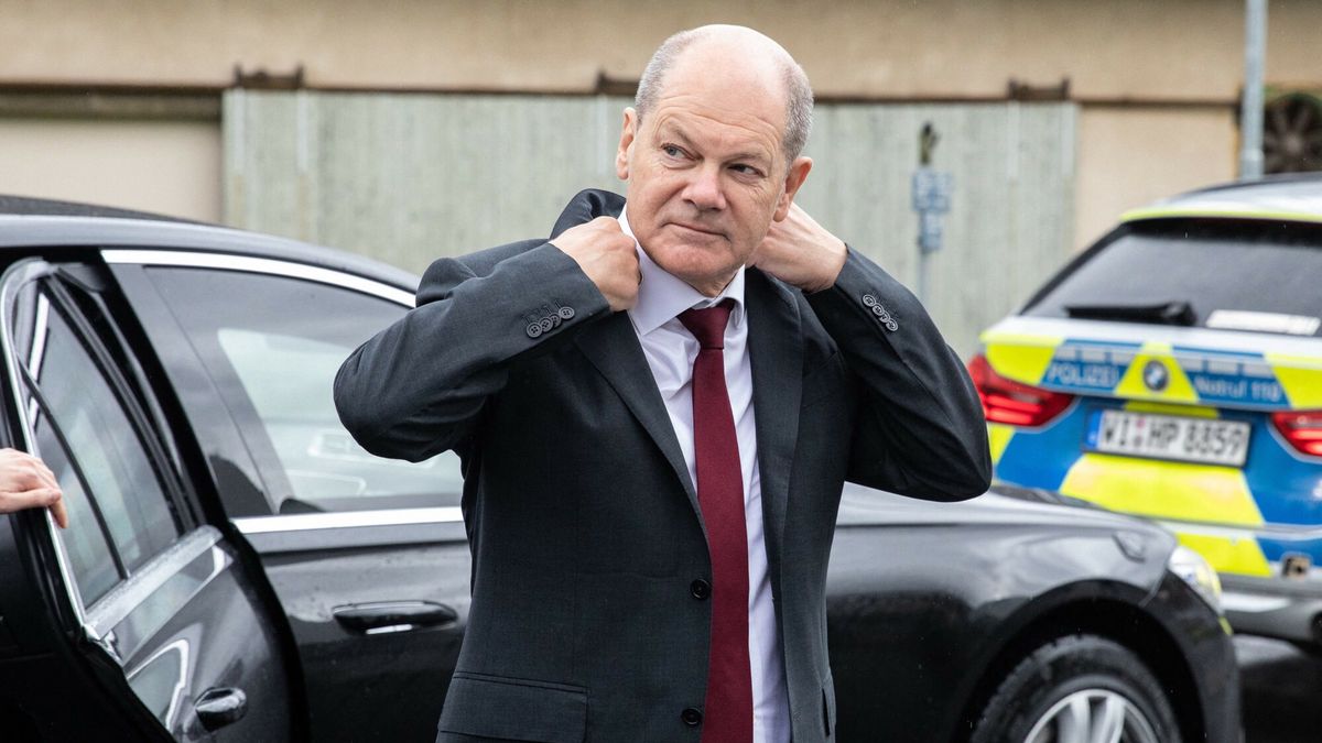 arch54German Chancellor Olaf Scholz is pictured as he arrives for a visit at the German biopharmaceutical company plant BioNTech making mRNA-based vaccines and therapies in Marburg, central Germany, on February 2, 2023. (Photo by ANDRE PAIN / AFP)ANDRE PAIN