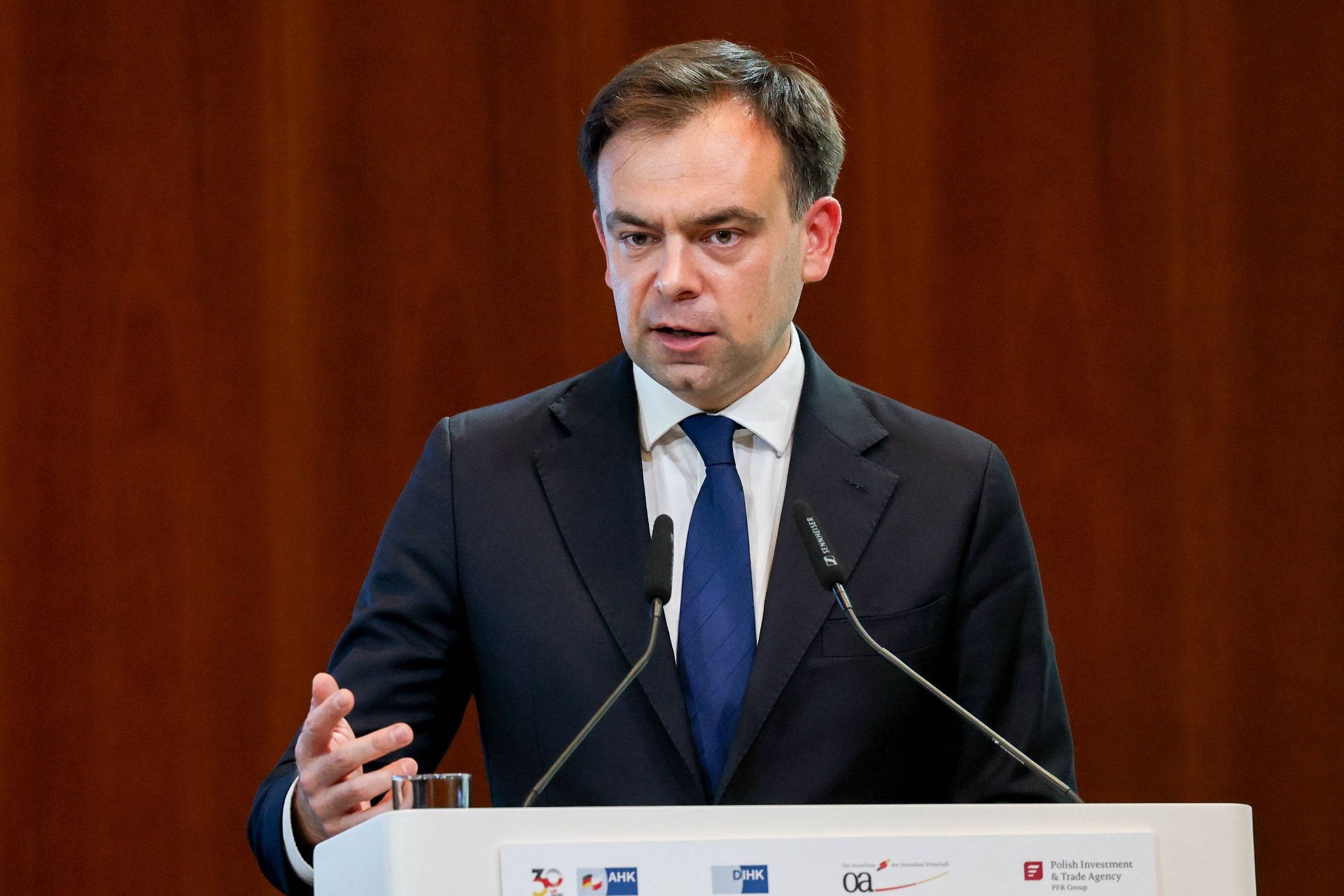 Podwyżka podatku dla banków. Minister finansów zabiera głos