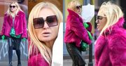 Przyodziana w fuksjowe futro Monika Olejnik mknie po świeże kwiaty z torebką za 12 tysięcy złotych (ZDJĘCIA)
