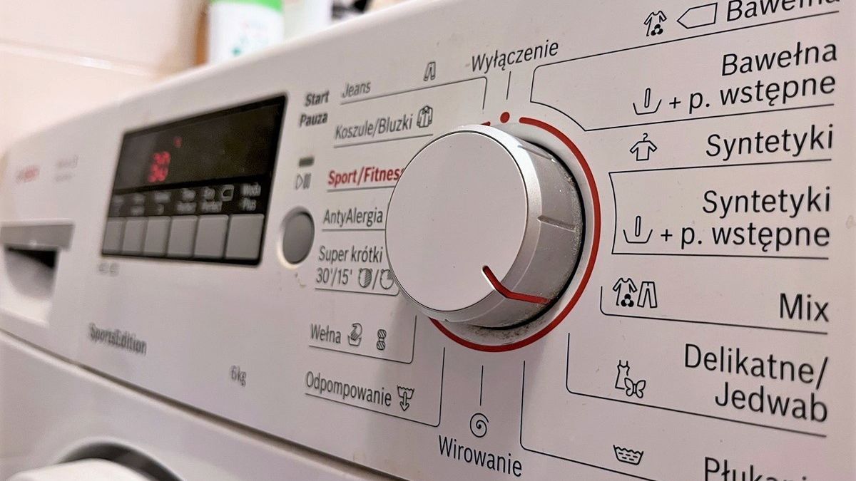 Podpowiadamy, jak oszczędzać na praniu. 