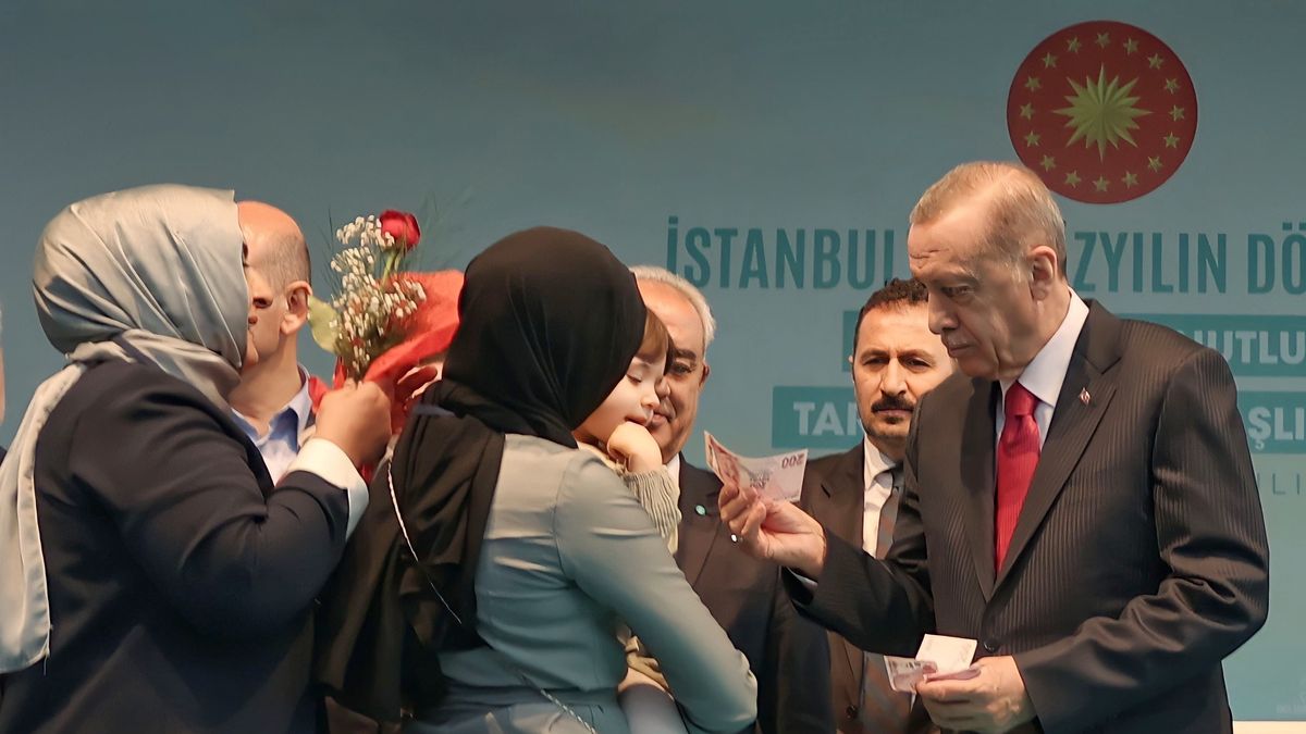 ISTANBUL, TURKIYE- APRIL 21: Erdoğan celebrated the feast at the opening ceremony and distributed money to the youth on April 21, 2023 in Istanbul, Türkiye. (Photo by Ozan Guzelce / dia images via Getty Images)