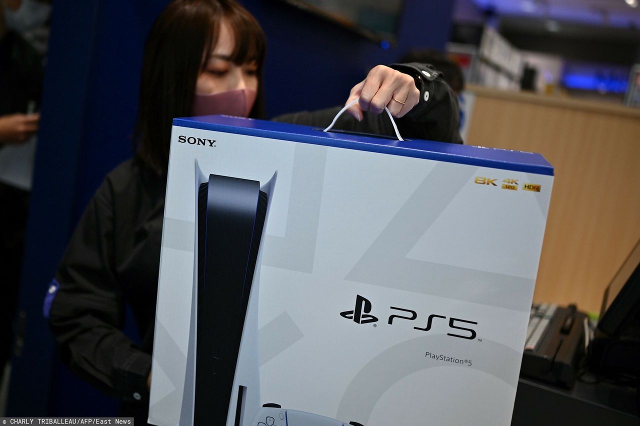 PlayStation 5 po pół roku. Nie ma gier, ale są koszulki Balenciagi