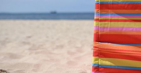 Tragedia na plaży. Nie żyje mężczyzna! Wszystko przez... parawany?