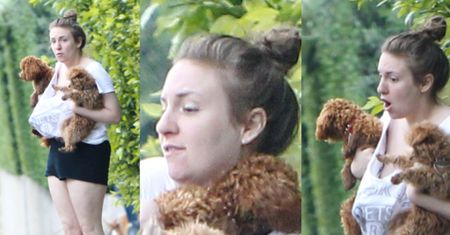 Bosa Lena Dunham z psami na spacerze (ZDJĘCIA)