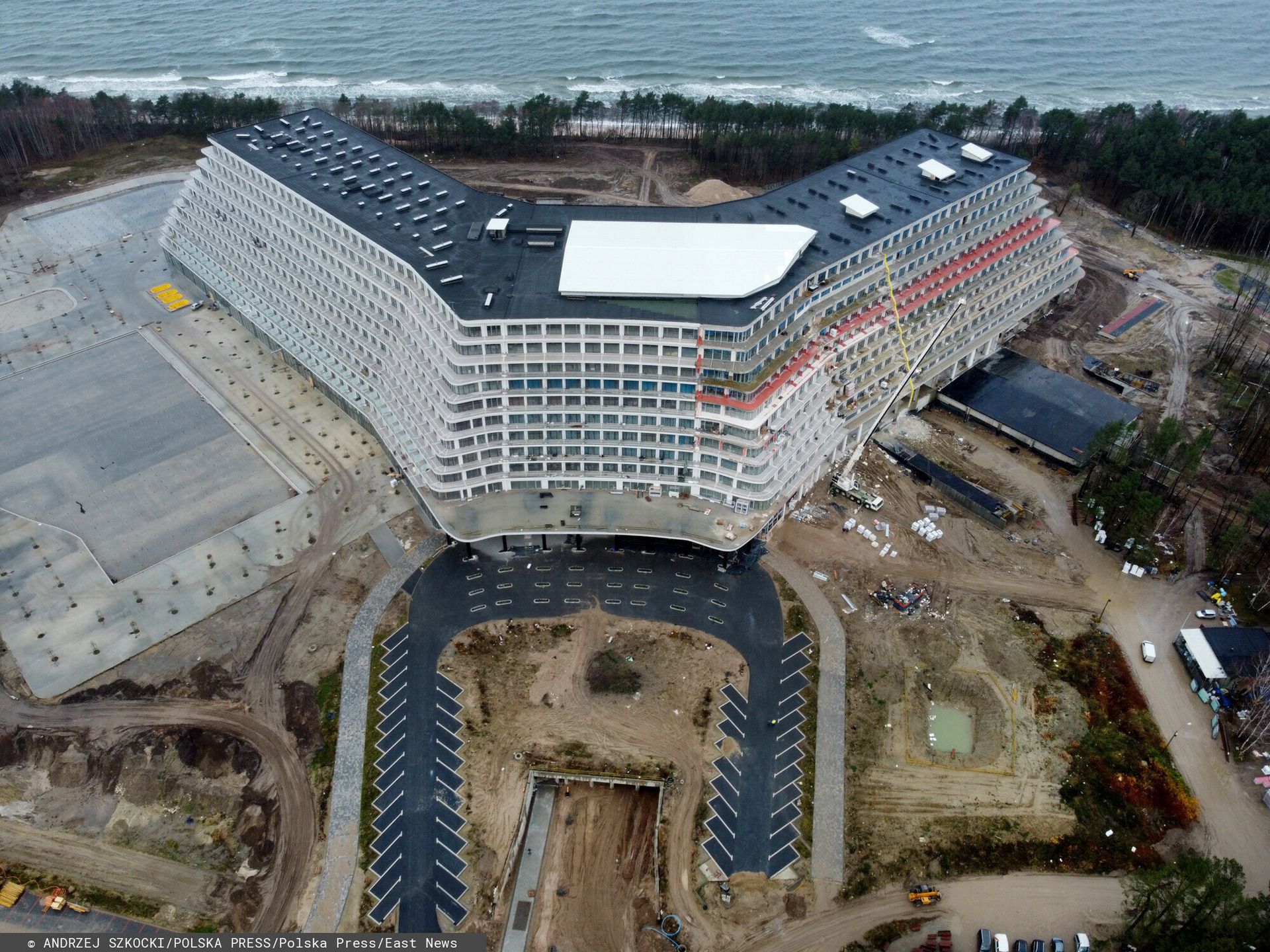 Budowa hotelu w Pobierowie z lotu ptaka