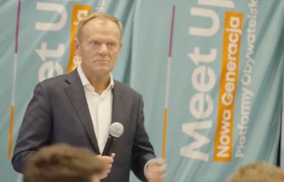 Protest przeciwko brakowi akredytacji dla TVP i PR na spotkanie z Tuskiem. Grabiec: Zapraszamy dziennikarzy