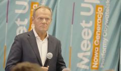 Protest przeciwko brakowi akredytacji dla TVP i PR na spotkanie z Tuskiem. Grabiec: Zapraszamy dziennikarzy