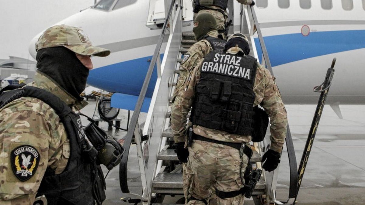 Awantura na pokładzie samolotu. Interweniowali funkcjonariusze Straży Granicznej. 