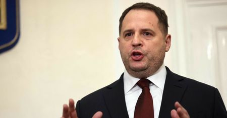 Szef biura Zełenskiego: Nasze wojska działają na Krymie z jubilerską precyzją