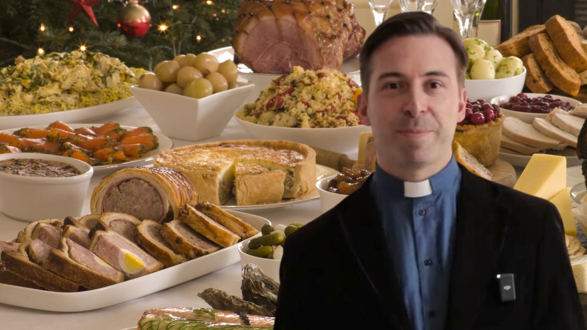 Ksiądz opowiada o wigilijnych zwyczajach