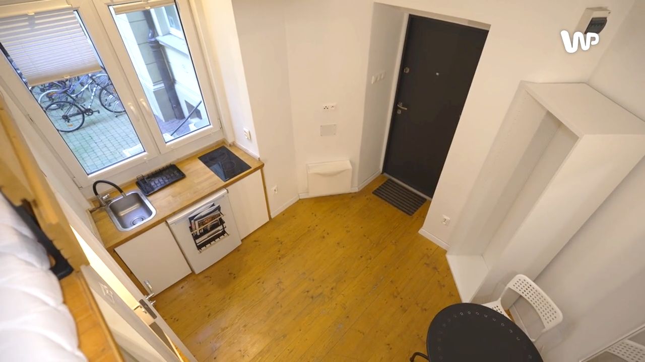 Byliśmy w najmniejszej kawalerce w Warszawie. Życie na 11 mkw.