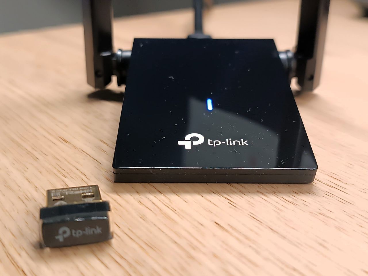 Kupiłem kartę Wi-Fi za 40 zł i za 120 zł. Tańsza okazała się największym hamulcem mojego internetu