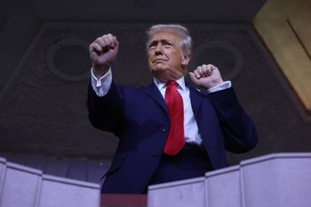 Europa reaguje na zmianę strategii USA. Pomyłka z syrenami w Polsce [SKRÓT DNIA]