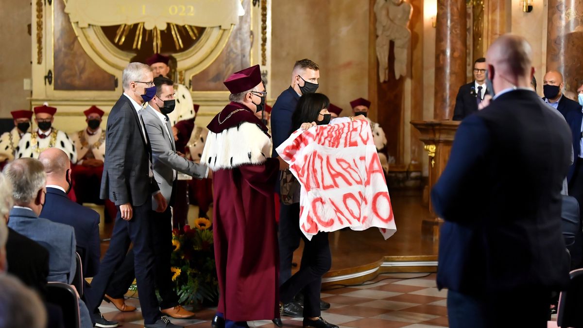 Aktywiści przerwali wystąpienie premiera na Uniwersytecie Wrocławskim