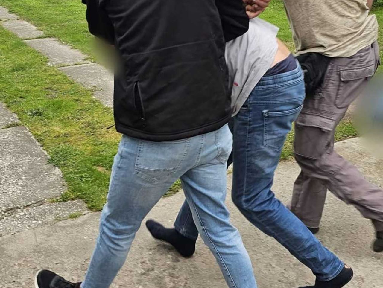 Domówka zamieniła się w horror! 37-latek zaatakował uczestnika imprezy maczetą i kijem – trafił za kraty!