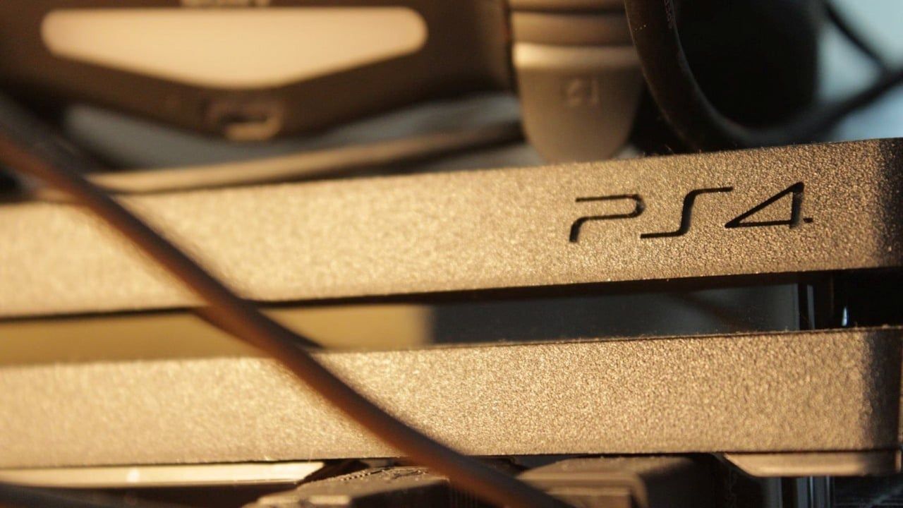 Gracz wrócił do PS4 z powodu zepsutej PS5. Docenia starszą konsolę