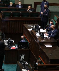 Awantura w Sejmie przez brak maseczki. Grzegorz Braun wykluczony z obrad