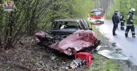Pohulanka: Czołowe zderzenie audi i volkswagena. Jedna osoba w ciężkim stanie (zdjęcia)