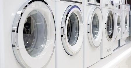 Płytkie pralki do 1000 zł, czyli szukamy taniego prania