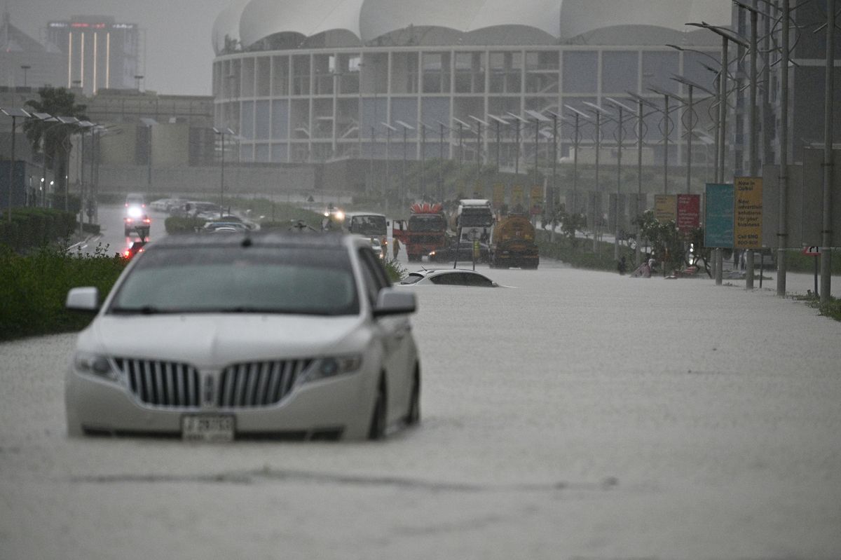 Opady deszczu wywołały w Dubaju ogromną powódź błyskawiczną