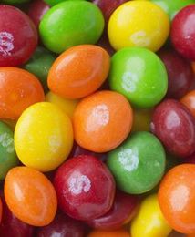 Skittles nie są już tęczowe! Producenci cukierków wspierają środowisko LGBT