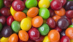 Skittles nie są już tęczowe! Producenci cukierków wspierają środowisko LGBT