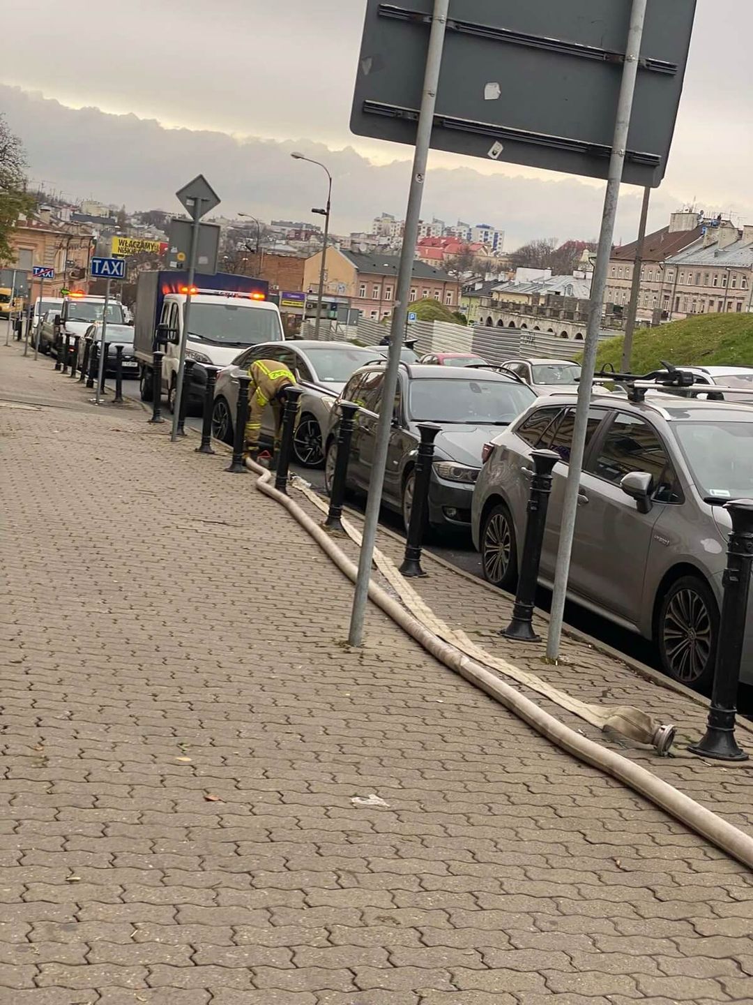 Interwencja strażaków z OSP Głusk - Lublin do zalanej piwnicy przy ul. Świętoduskiej
