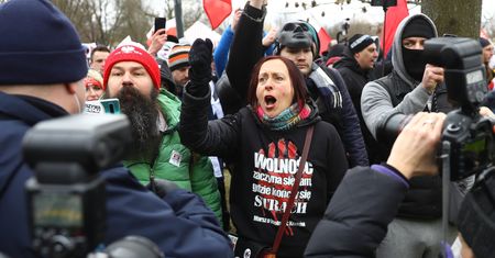 "Marsz o Wolność" w Warszawie. Kilkaset osób protestowało przeciwko obostrzeniom