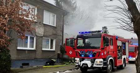 Policjanci uratowali starsze małżeństwo z pożaru