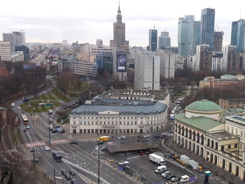 Warszawa przygotowuje się do Sylwestra. Ruszyła budowa sceny na placu Bankowym