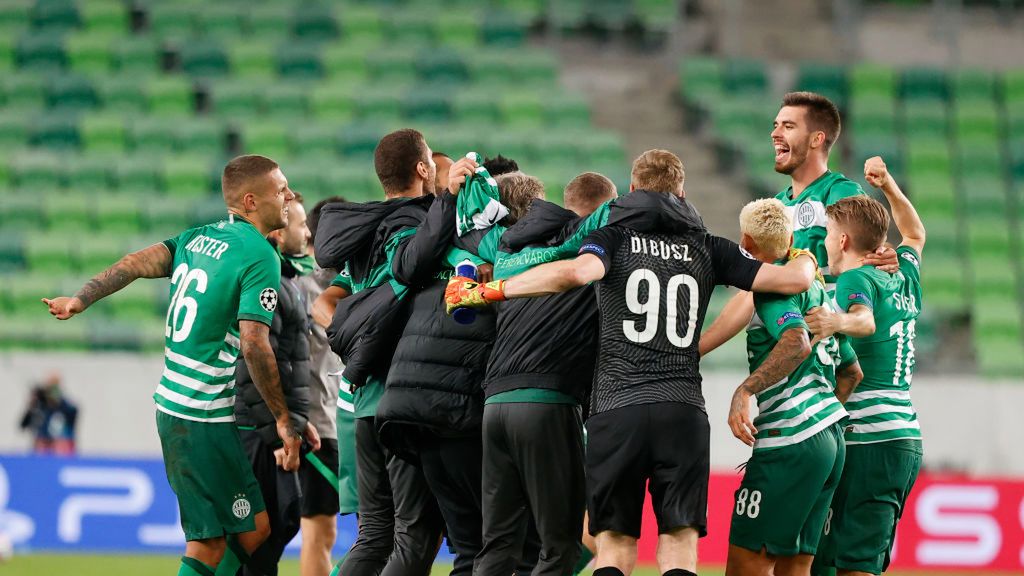 Getty Images / Laszlo Szirtesi / Na zdjęciu: piłkarze Ferencvarosi TC