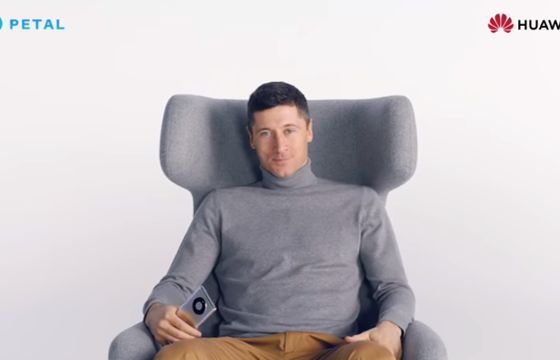Huawei z Robertem Lewandowskim reklamuje Petal Search