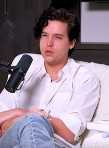 Cole Sprouse o zdradach i utracie dziewictwa. Czego żałuje?