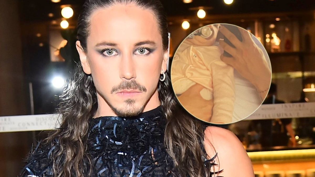 Michał Szpak z dzieckiem w rękach