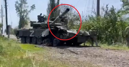 Wskoczył na czołg i wrzucił to do środka. Brawurowa akcja Ukraińca