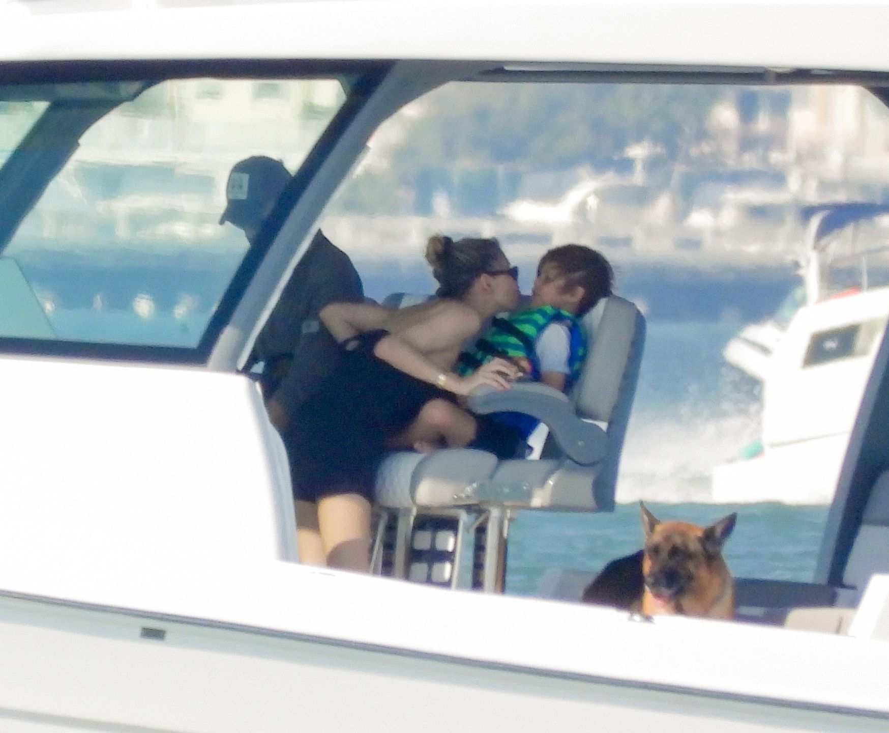 Enrique Iglesias i Anna Kournikova relaksują się z dziećmi