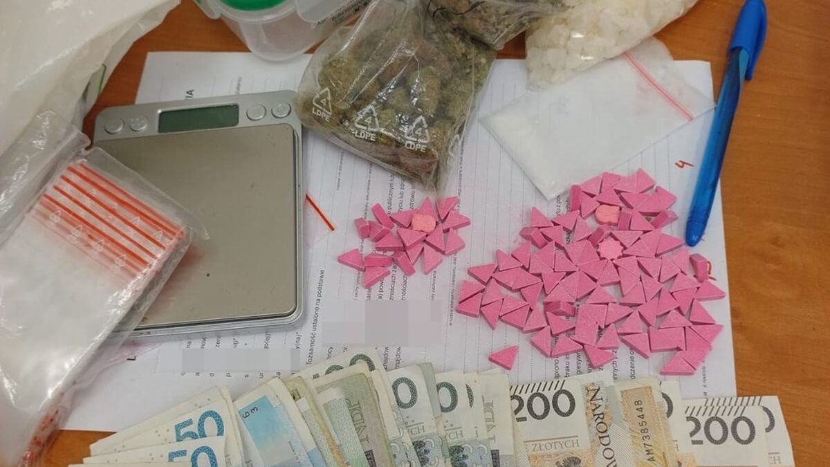 Narkotyki i pieniądze ujawnione w jednym z mieszkań na LSM-ie w Lublinie