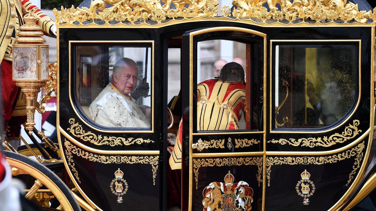 Monarcha Wielkiej Brytanii nie musi płacić podatku dochodowego. Elżbieta II zrezygnowała z tego przywileju trzy dekady temu. Również Karol jako książę Kornwalii płacił podatek