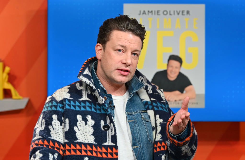 Jamie Oliver nie znika z telewizji. Zarobi na koronawirusie