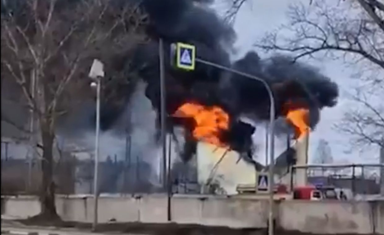 Ukrainians attacked in Russia. A huge fire broke out.