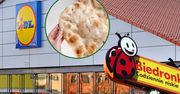 Ratunkowy gotowiec z Biedronki i Lidla w promocji. Dorzuć dodatki i upiecz pyszności