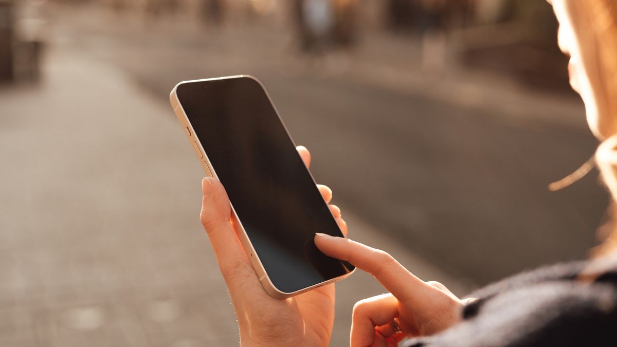Rozładowany telefon, zdjęcie poglądowe