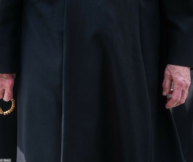 Nie mógł trafić z komunią. Pijany ksiądz odprawiał mszę