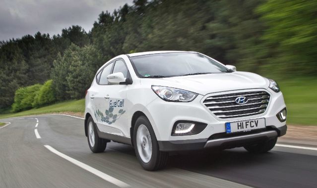 Hyundai dostarczył do Europy 50 samochodów z ogniwami wodorowymi