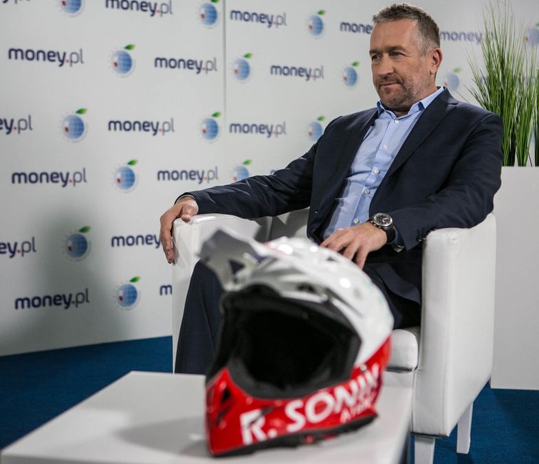 Na rozmowe z money.pl Rafał Sonik przybył zaledwie kilka dni po ostatnim rajdzie. I wciąż odczuwał jego skutki