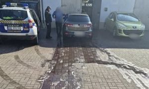 Mył auto poza myjnią. Nie wiedział, że grozi za to mandat nawet do 500 zł