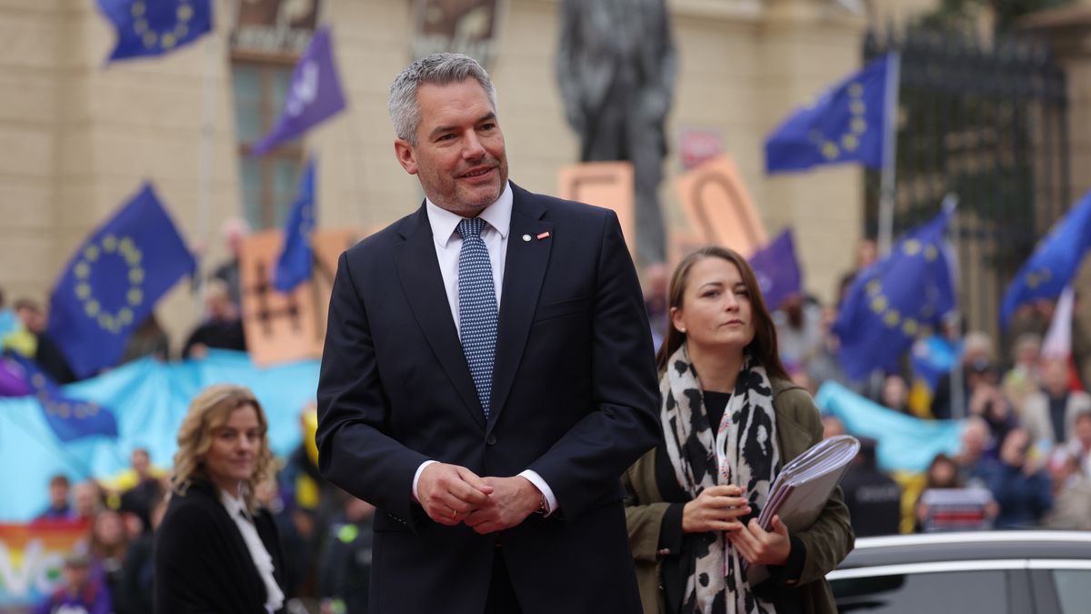 European Council Holds Informal Meeting Of Heads Of State
PRAGUE, CZECH REPUBLIC - OCTOBER 07: Austrian Chancellor Karl Nehammer arrives for an informal summit of the leaders of the European Council as protesters demand more weapons for Ukraine at Prague Castle on October 07, 2022 in Prague, Czech Republic. The summit is following the inaugural meeting of the European Political Community (ECP) the day before. (Photo by Sean Gallup/Getty Images)
Sean Gallup